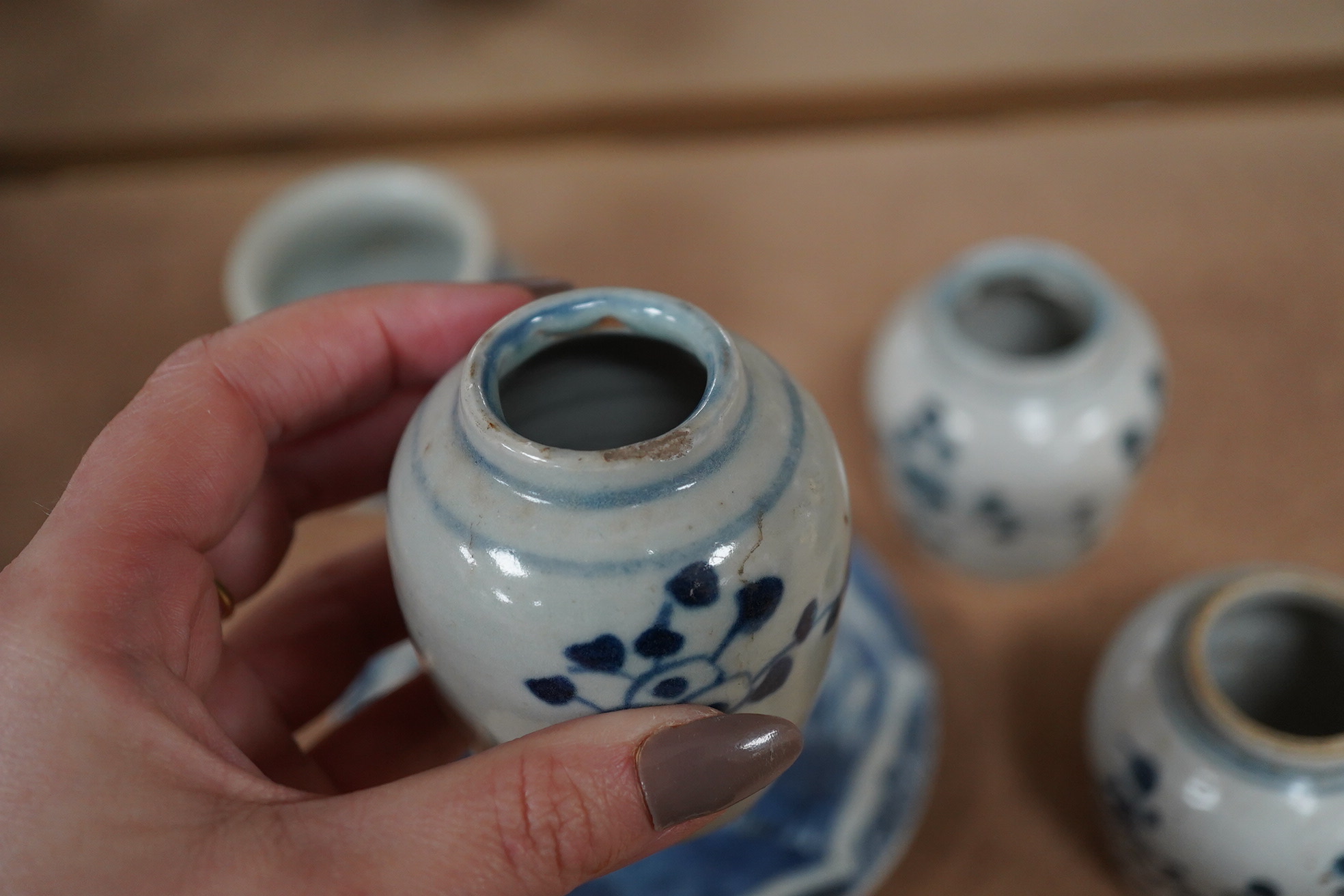 Three Chinese blue and white jars and a dish centre, late Ming dynasty, largest 13cm in diameter. Condition - fair